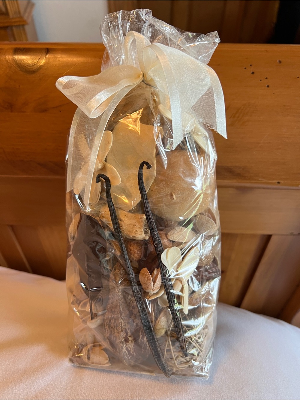 Clear Bag Natural Potpourri Neutral tones wood, seed pods vanilla beans & balls